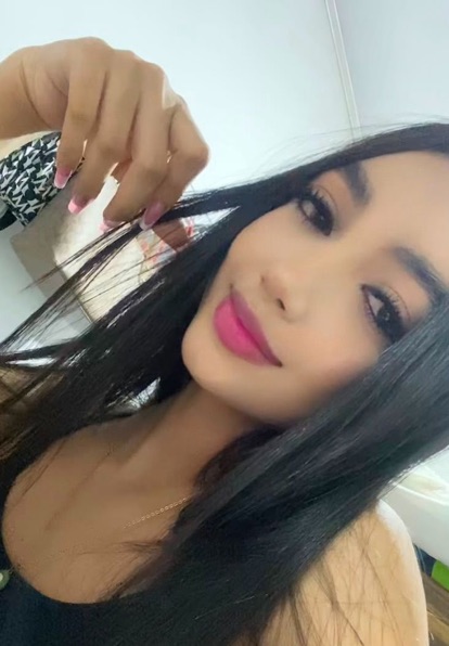 A verified Omoggle host from Colombia